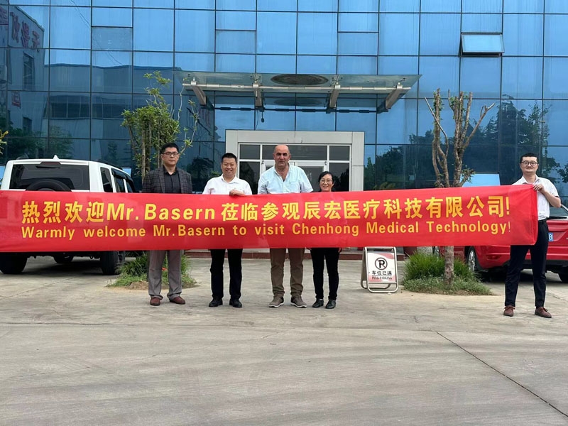 歡迎巴勒斯坦客戶到山東辰宏醫(yī)療集團(tuán)參觀考察